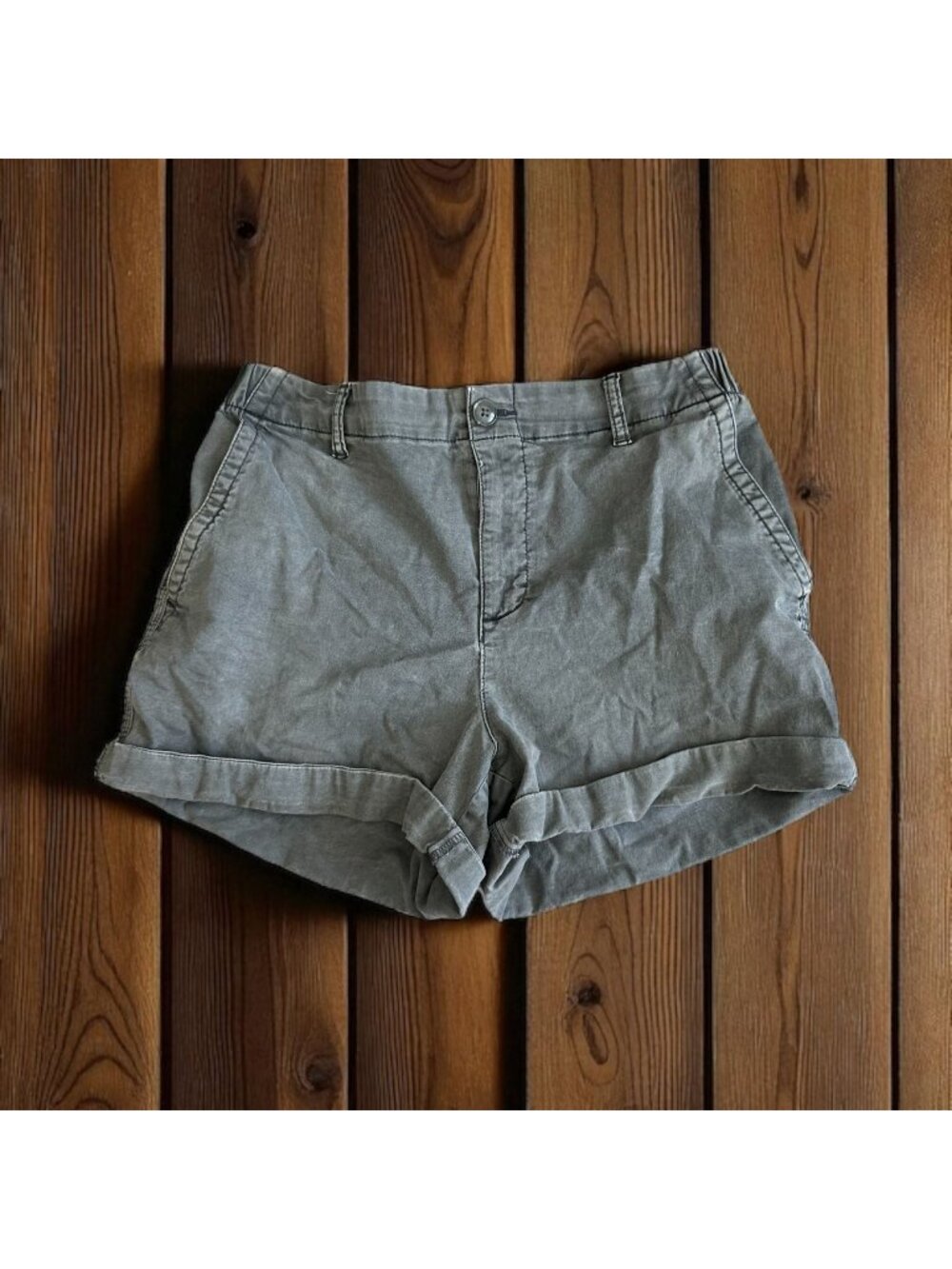 OLD NAVY Everyday Cuffed Gray Shorts Size Medium